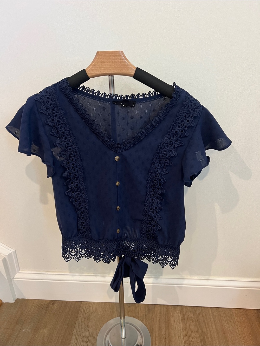 Mine Women’s Navy Lace-Trim Flutter Sleeve Top Small